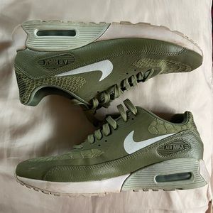 Green Nike Airmax